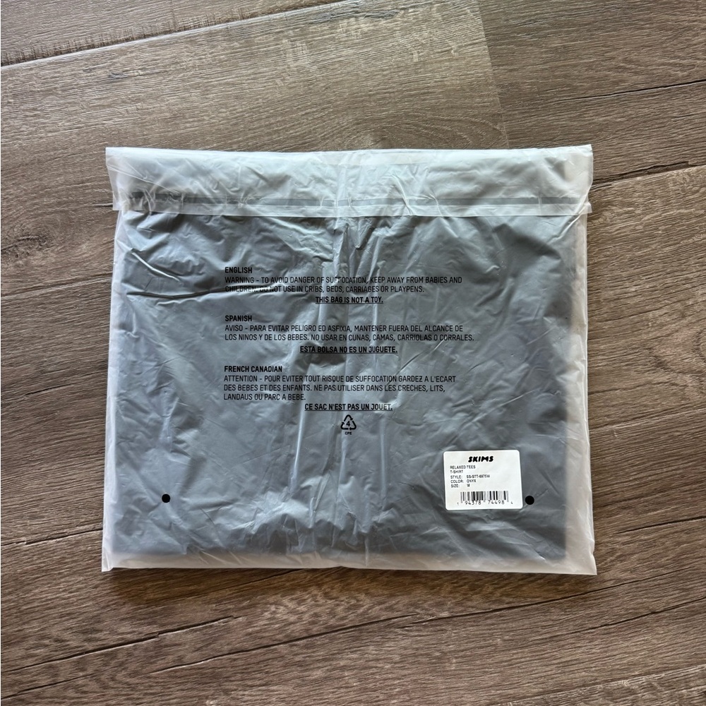 Skims Onyx Relaxed Tee - Picture 2 of 3